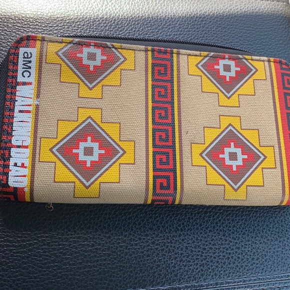 The Walking Dead: Fight The Dead, Fear The Living Wallet - Picture 5 of 5